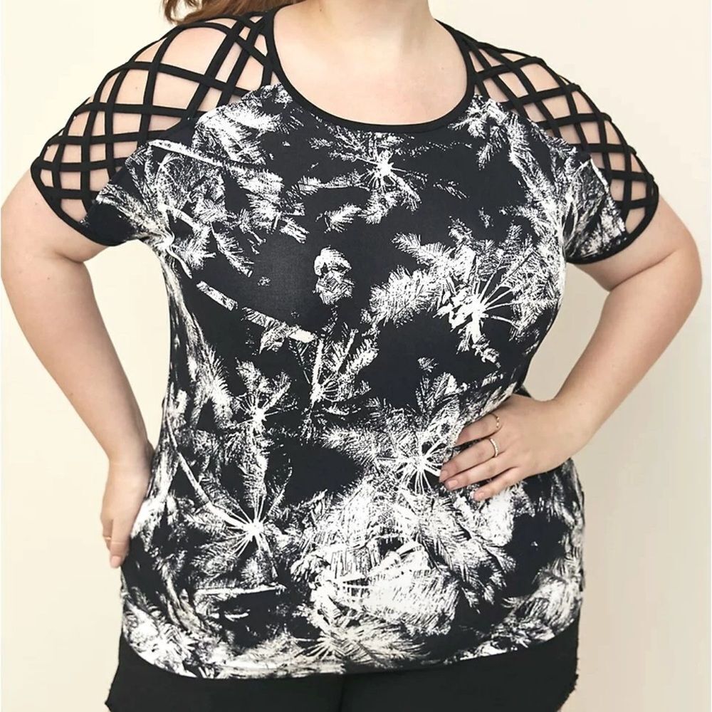 BNWT Torrid Plus Size 1 14/16 Super Soft Love Sick Lattice Shoulder Dolman Tee
